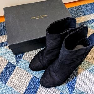Rag & Bone Women's Black Newbury Boots
Black Suede